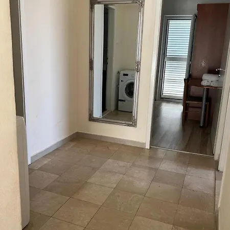 2 Apartment *