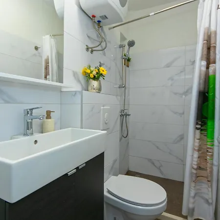 Διαμέρισμα 2 *