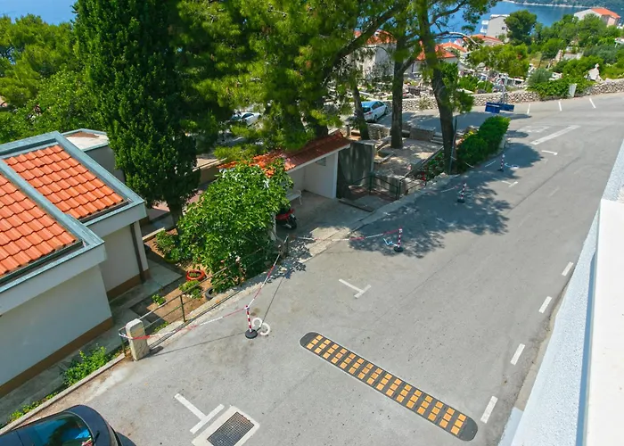 Apartments By The Sea Drasnice Apartman *
