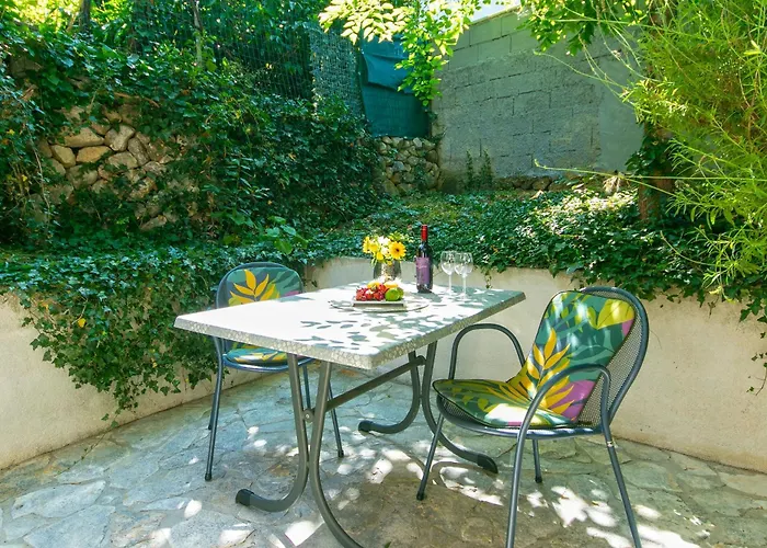 Apartments By The Sea Drasnice Apartman